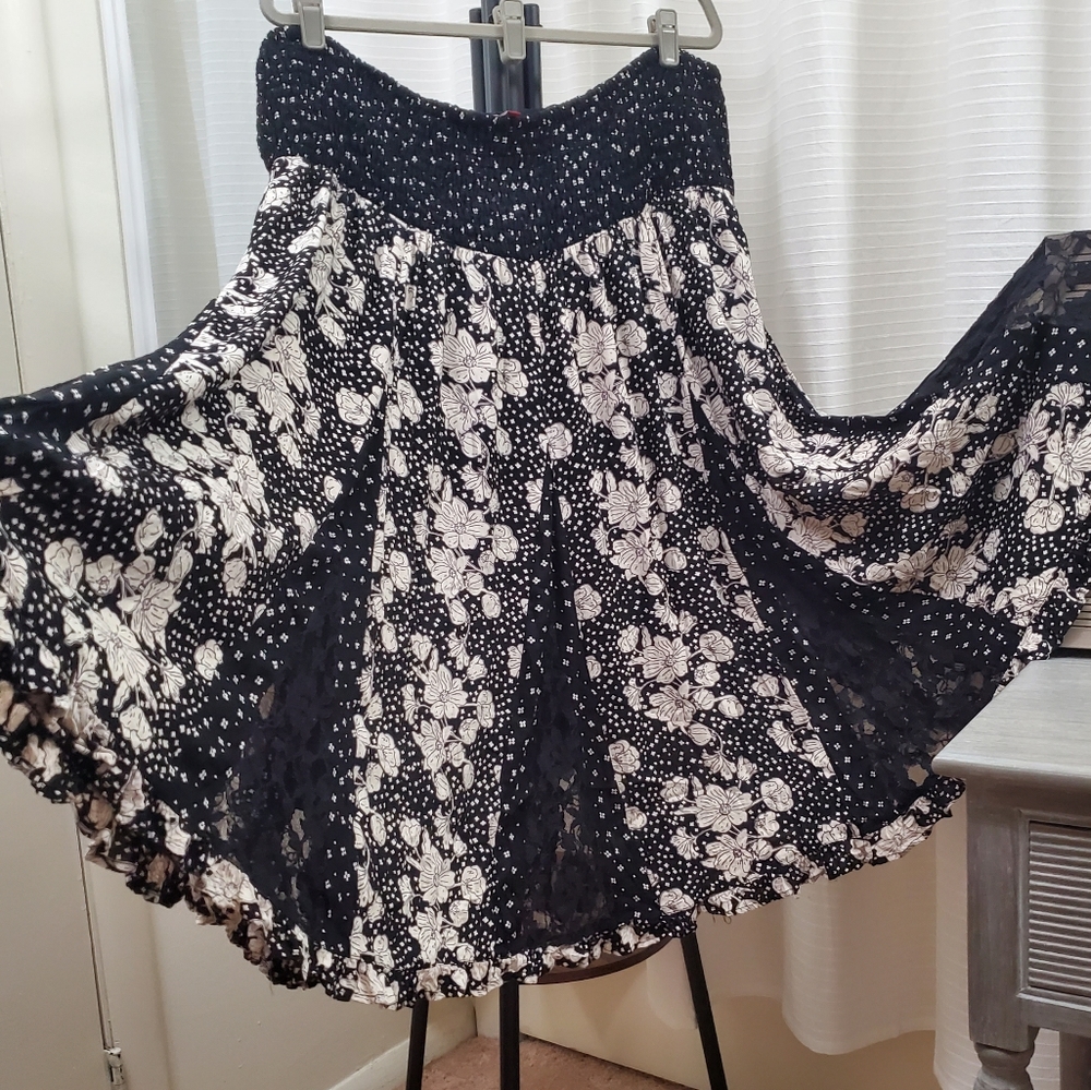 Joe Browns Skirt Boho Flowy Black and White Floral Lace Godet size 16 US